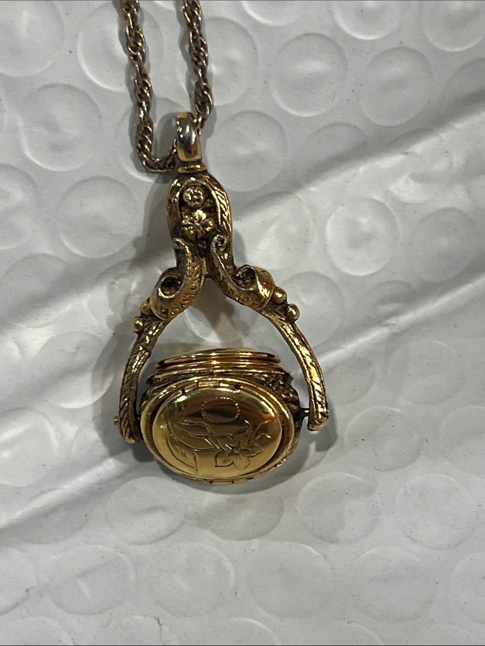 Vintage 1928 Jewelry Company Three-Sided Rotating Spinner Photo Locket Necklace